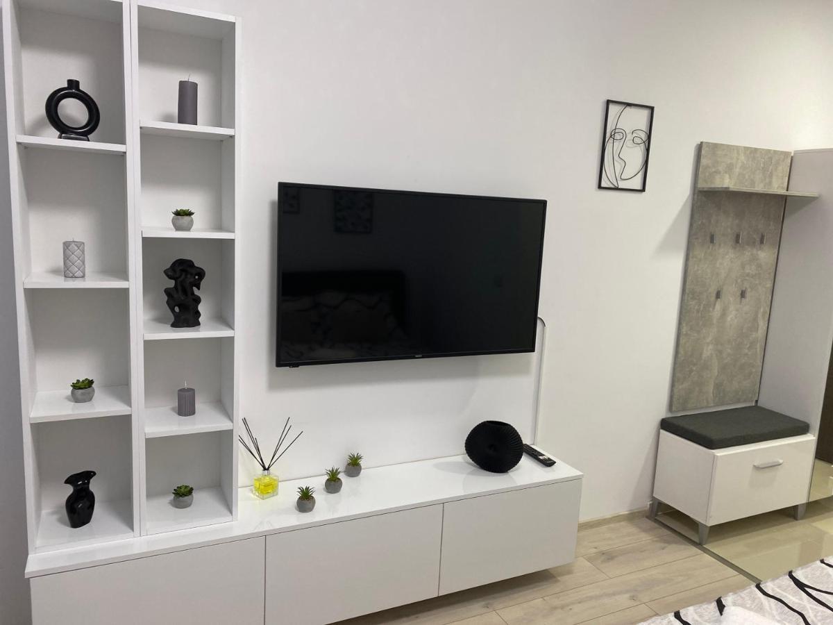 אונשטי Monica Studio מראה חיצוני תמונה